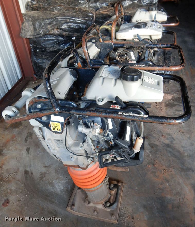 image for item GF9872 Approximately 4 mikasa MTX-80SD plate compactors