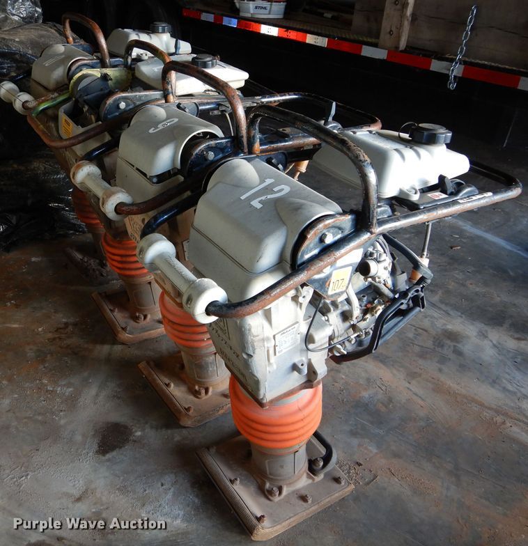 image for item GF9872 Approximately 4 mikasa MTX-80SD plate compactors