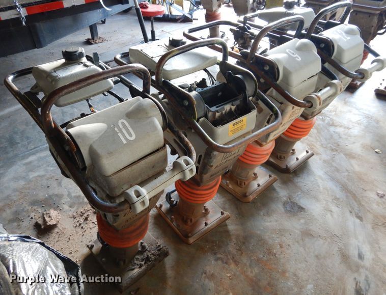 image for item GF9872 Approximately 4 mikasa MTX-80SD plate compactors