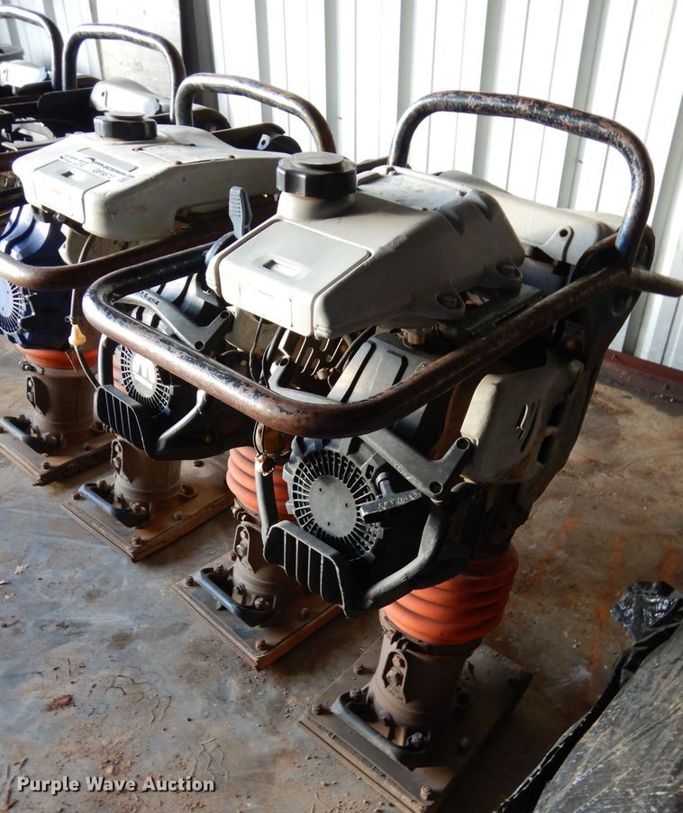 image for item GF9872 Approximately 4 mikasa MTX-80SD plate compactors