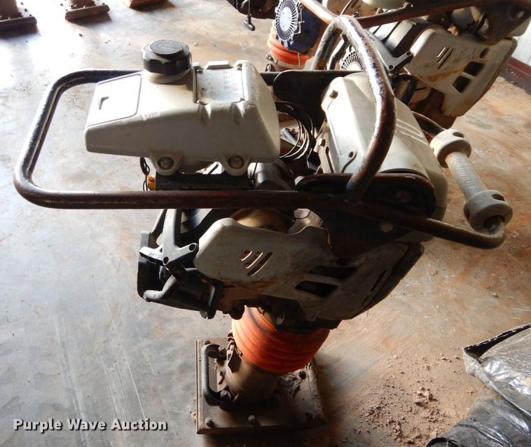 image for item GF9872 Approximately 4 mikasa MTX-80SD plate compactors