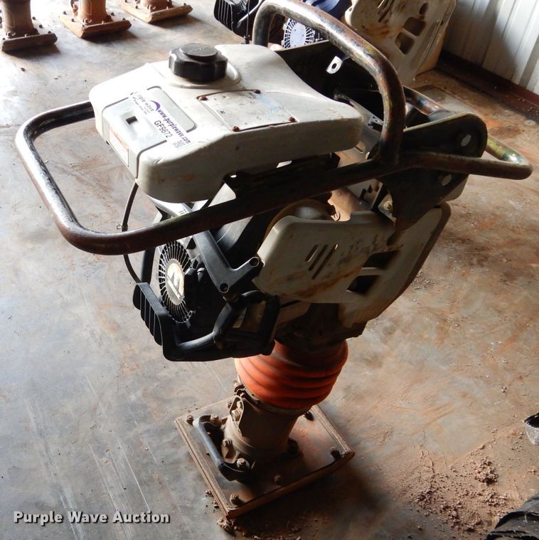 image for item GF9872 Approximately 4 mikasa MTX-80SD plate compactors