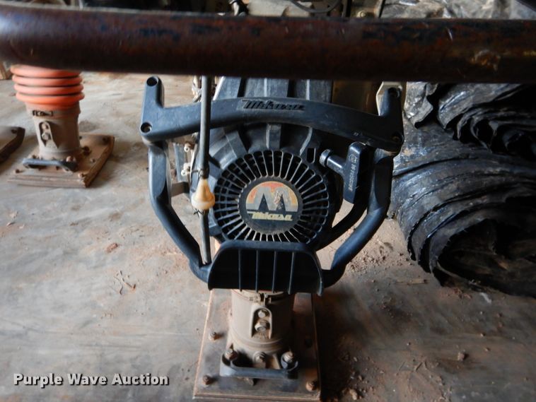 image for item GF9872 Approximately 4 mikasa MTX-80SD plate compactors