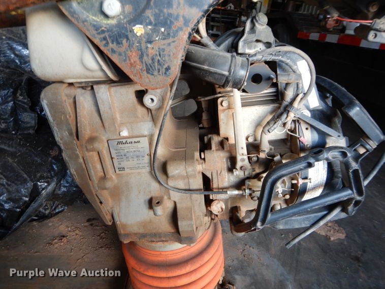 image for item GF9872 Approximately 4 mikasa MTX-80SD plate compactors