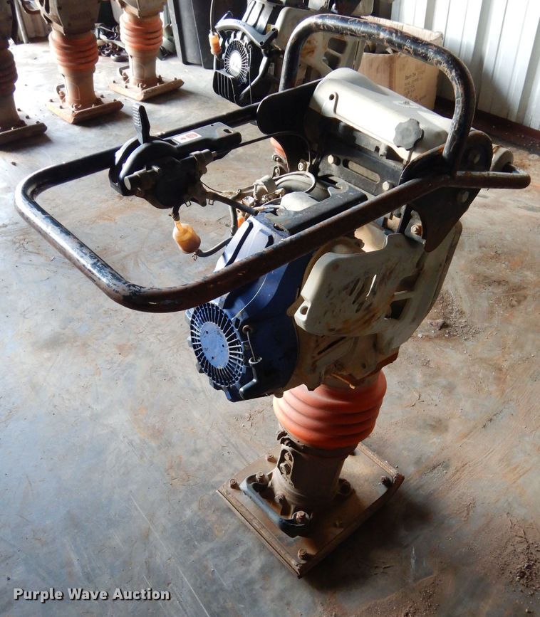 image for item GF9872 Approximately 4 mikasa MTX-80SD plate compactors