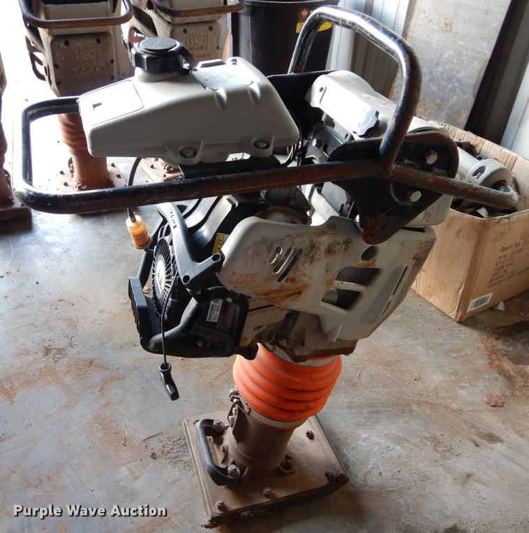 image for item GF9872 Approximately 4 mikasa MTX-80SD plate compactors