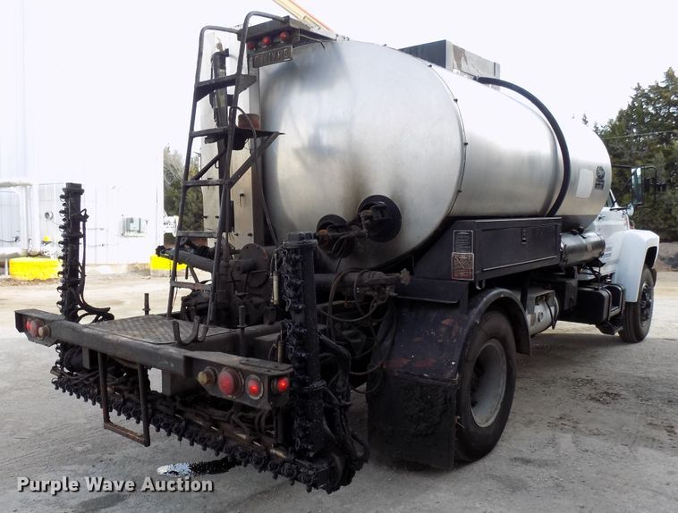 image for item GF9892 1995 Ford F800 oil distribution truck