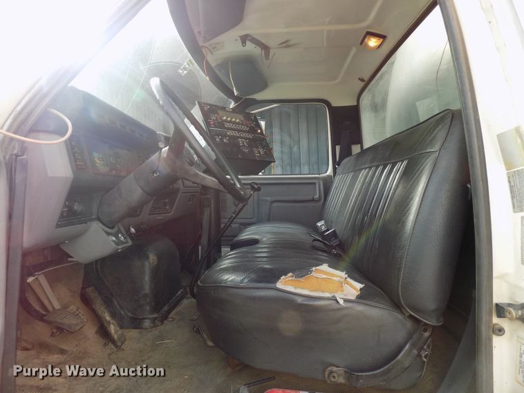 image for item GF9892 1995 Ford F800 oil distribution truck