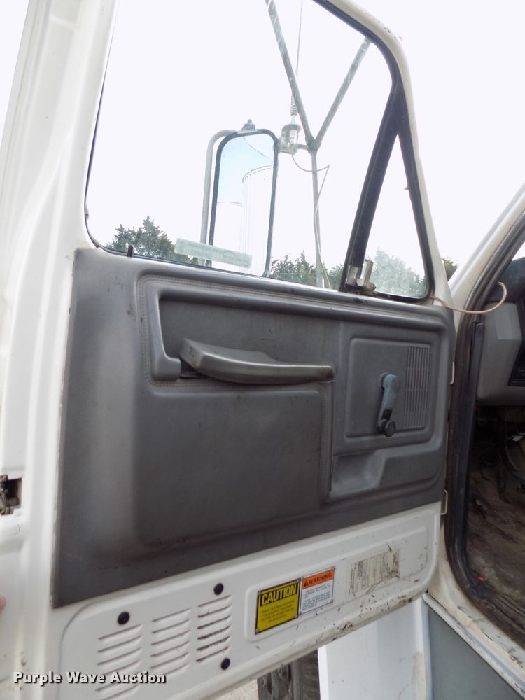 image for item GF9892 1995 Ford F800 oil distribution truck