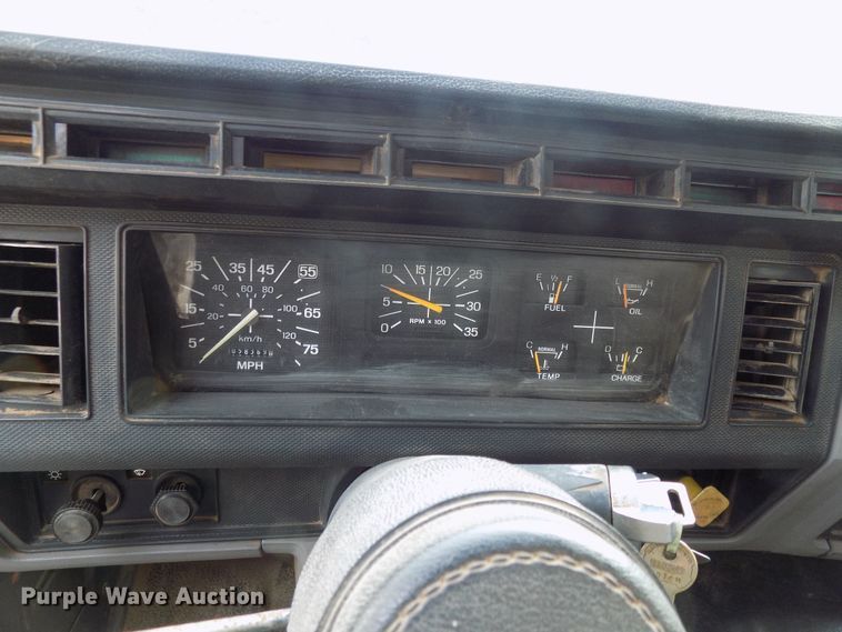 image for item GF9892 1995 Ford F800 oil distribution truck