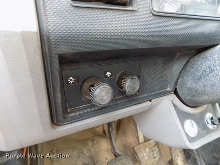 image for item GF9892 1995 Ford F800 oil distribution truck