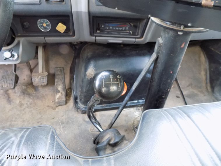 image for item GF9892 1995 Ford F800 oil distribution truck