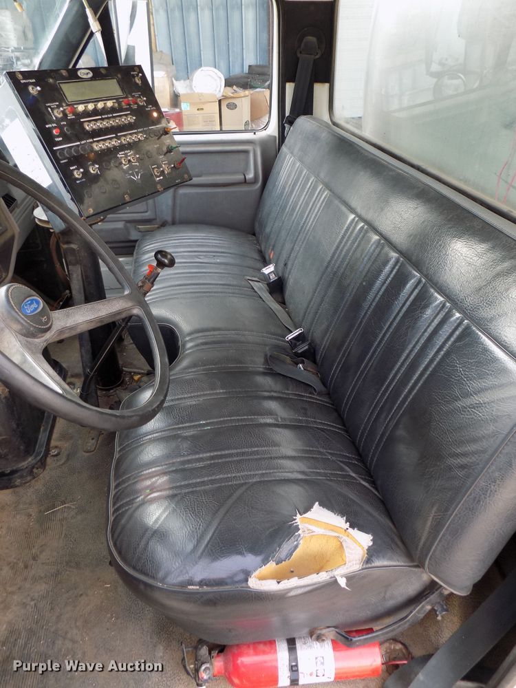 image for item GF9892 1995 Ford F800 oil distribution truck