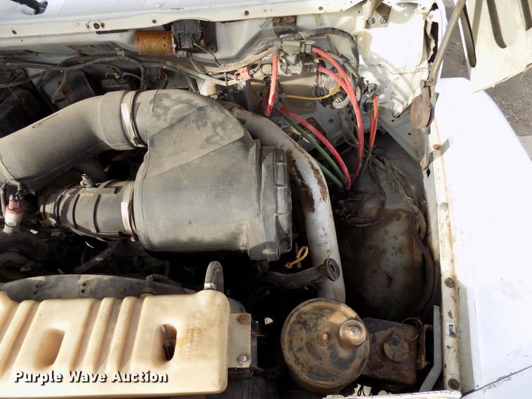 image for item GF9892 1995 Ford F800 oil distribution truck