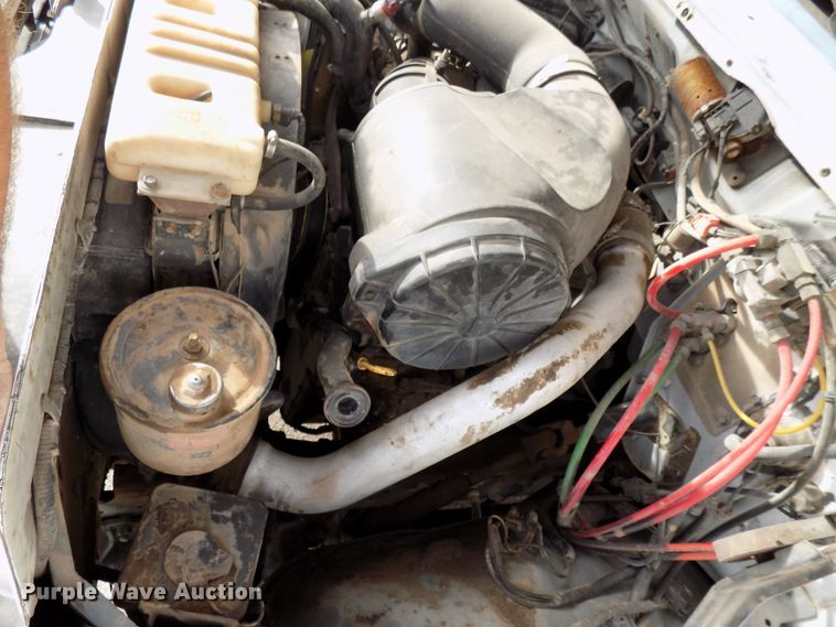 image for item GF9892 1995 Ford F800 oil distribution truck