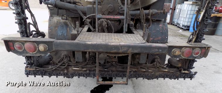 image for item GF9892 1995 Ford F800 oil distribution truck