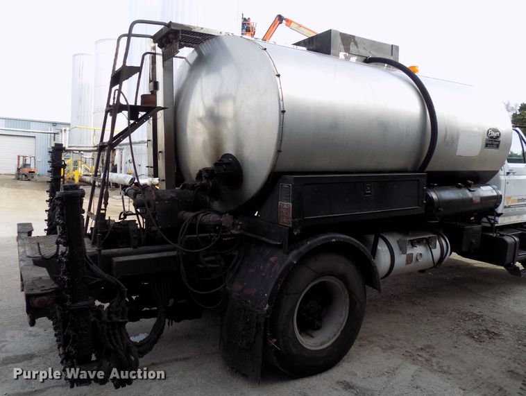 image for item GF9892 1995 Ford F800 oil distribution truck