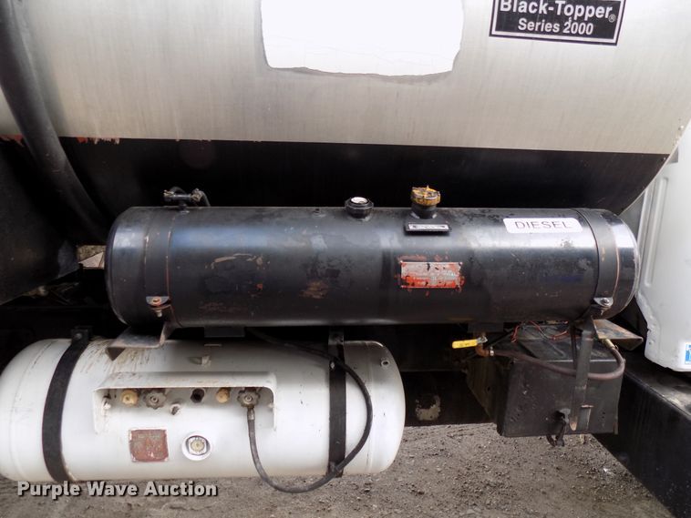 image for item GF9892 1995 Ford F800 oil distribution truck