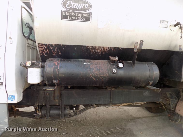 image for item GF9892 1995 Ford F800 oil distribution truck