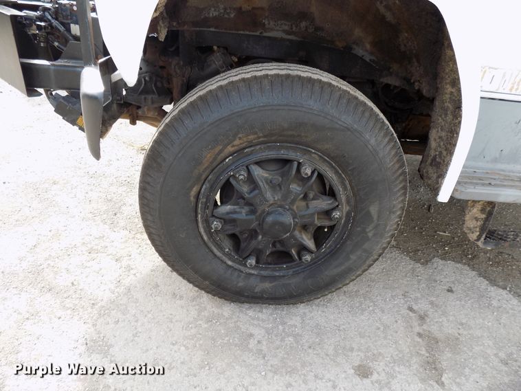 image for item GF9892 1995 Ford F800 oil distribution truck