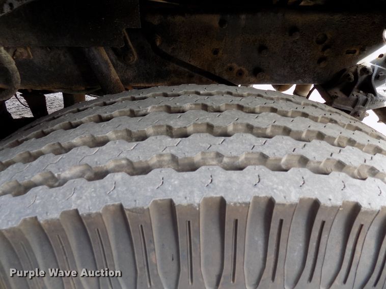 image for item GF9892 1995 Ford F800 oil distribution truck