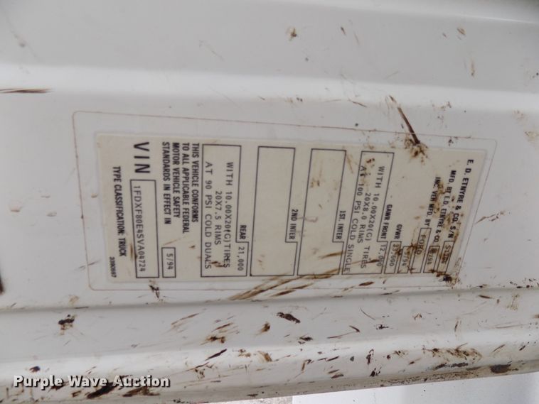 image for item GF9892 1995 Ford F800 oil distribution truck