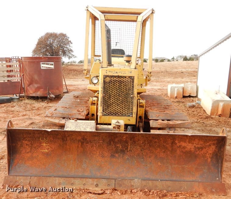image for item GF9893 Caterpillar D3B dozer