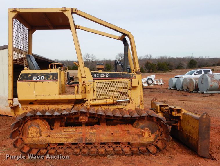 image for item GF9893 Caterpillar D3B dozer