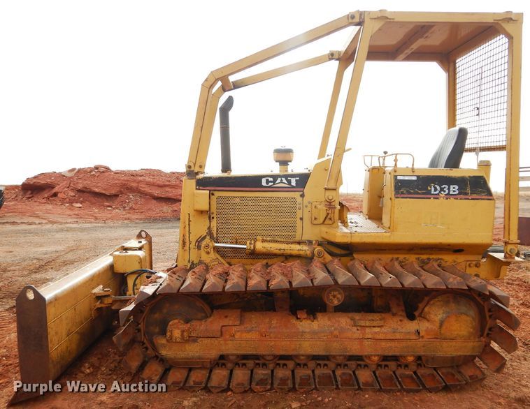 image for item GF9893 Caterpillar D3B dozer