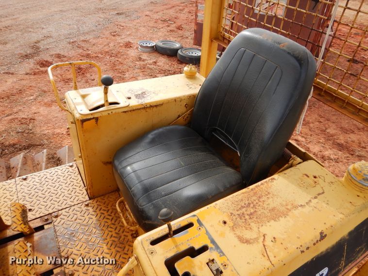 image for item GF9893 Caterpillar D3B dozer