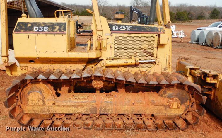 image for item GF9893 Caterpillar D3B dozer