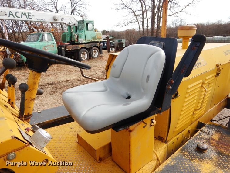 image for item GF9895 Arrow HJ1250R hydraulic concrete breaker hammer, and post driver