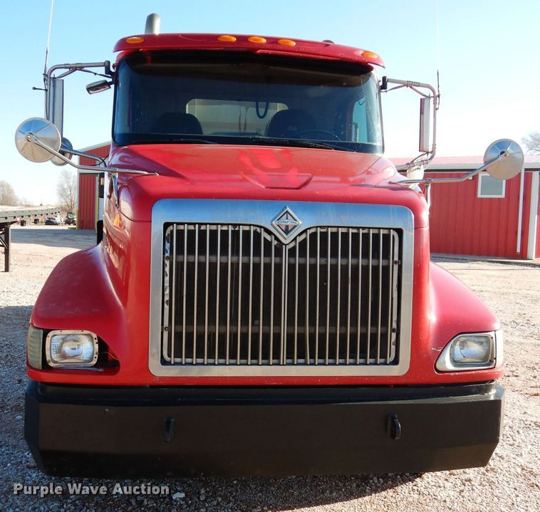 image for item GF9912 2006 International 9200i semi truck