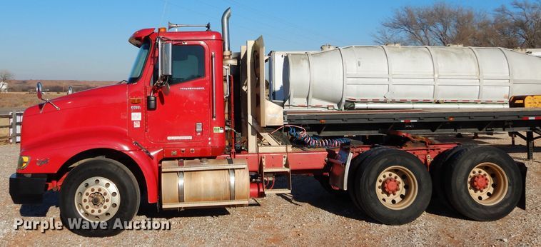 image for item GF9912 2006 International 9200i semi truck