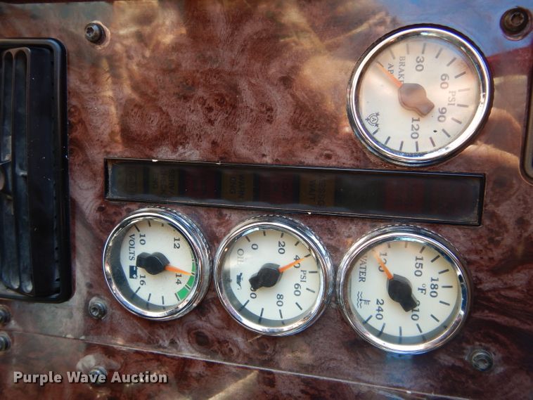 image for item GF9912 2006 International 9200i semi truck