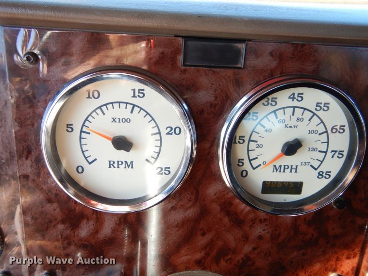 image for item GF9912 2006 International 9200i semi truck