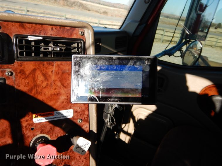 image for item GF9912 2006 International 9200i semi truck