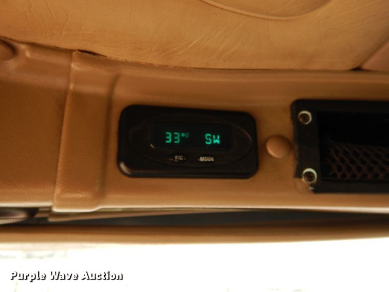 image for item GF9912 2006 International 9200i semi truck