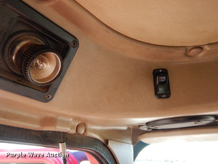 image for item GF9912 2006 International 9200i semi truck