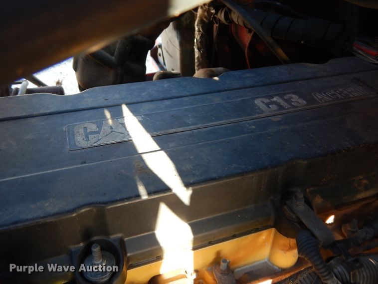 image for item GF9912 2006 International 9200i semi truck