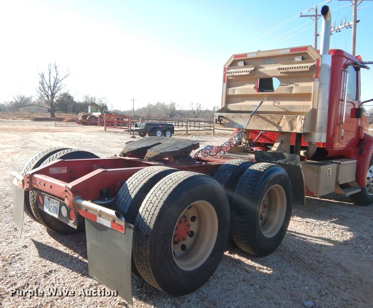 image for item GF9912 2006 International 9200i semi truck