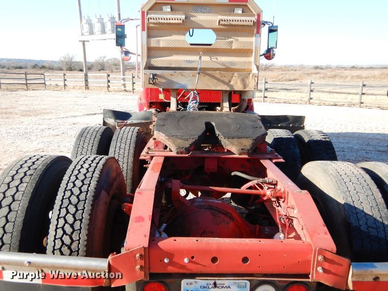 image for item GF9912 2006 International 9200i semi truck