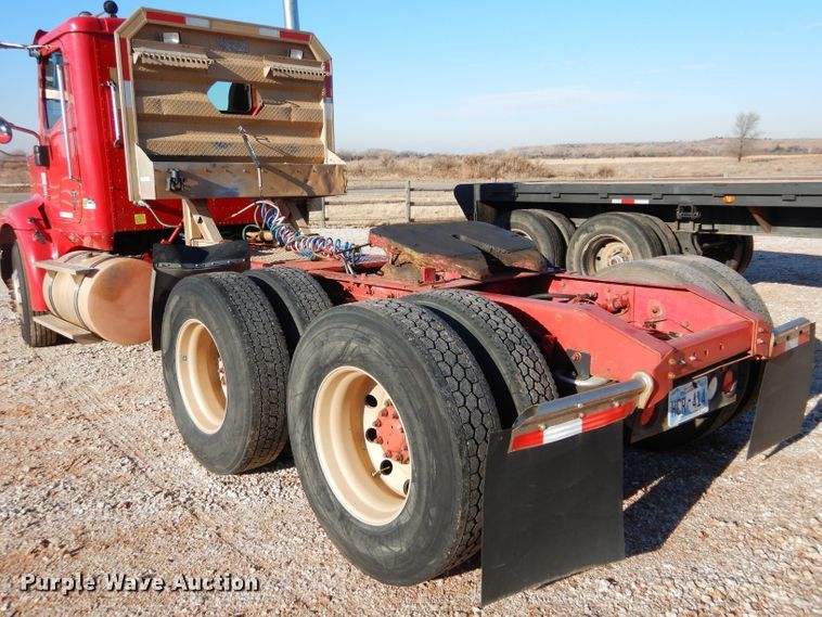 image for item GF9912 2006 International 9200i semi truck