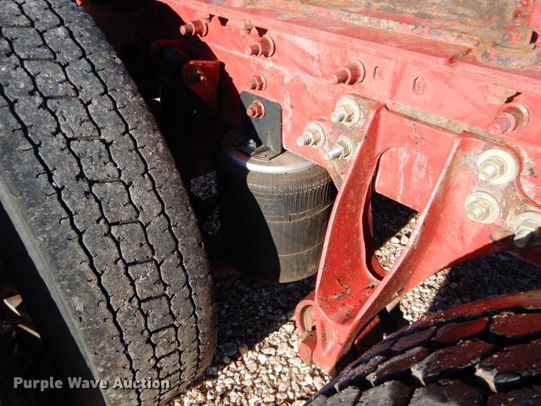 image for item GF9912 2006 International 9200i semi truck