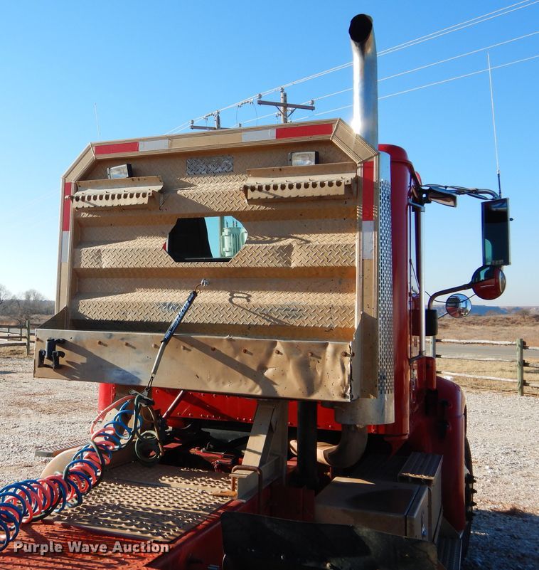 image for item GF9912 2006 International 9200i semi truck