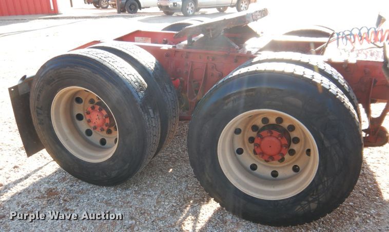 image for item GF9912 2006 International 9200i semi truck