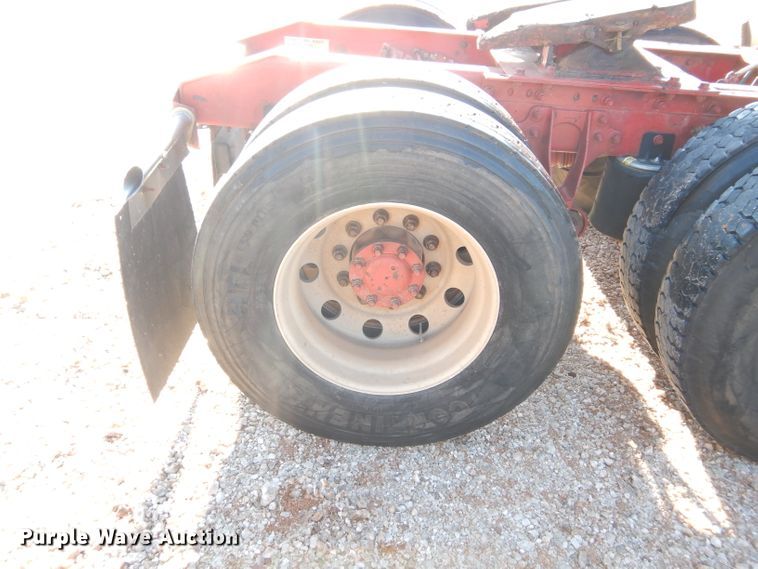 image for item GF9912 2006 International 9200i semi truck