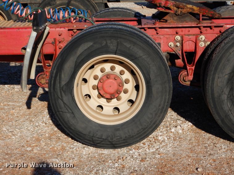 image for item GF9912 2006 International 9200i semi truck
