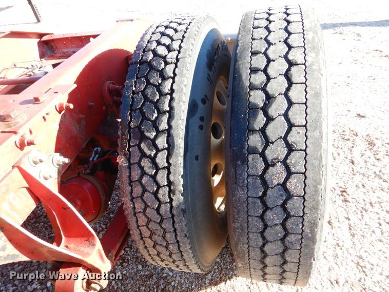 image for item GF9912 2006 International 9200i semi truck