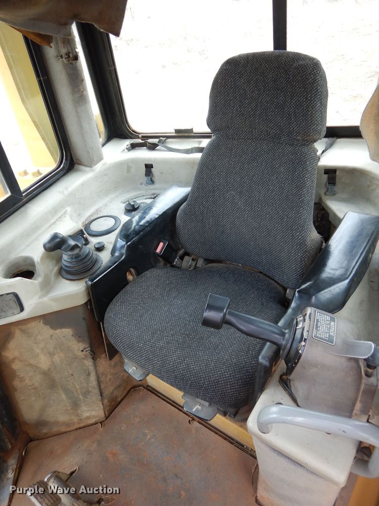 image for item GF9918 2003 Caterpillar D6R LGP Series II dozer